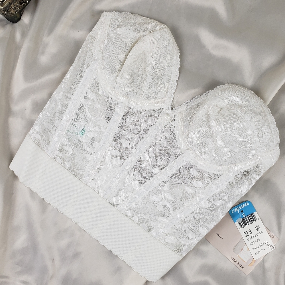 🖤SOLD🖤 Vintage carnival white lace bustier